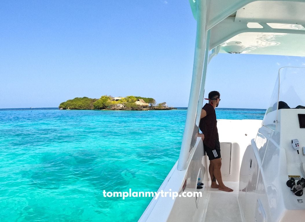 Boat rosario island with Ameryc Cartagena 4