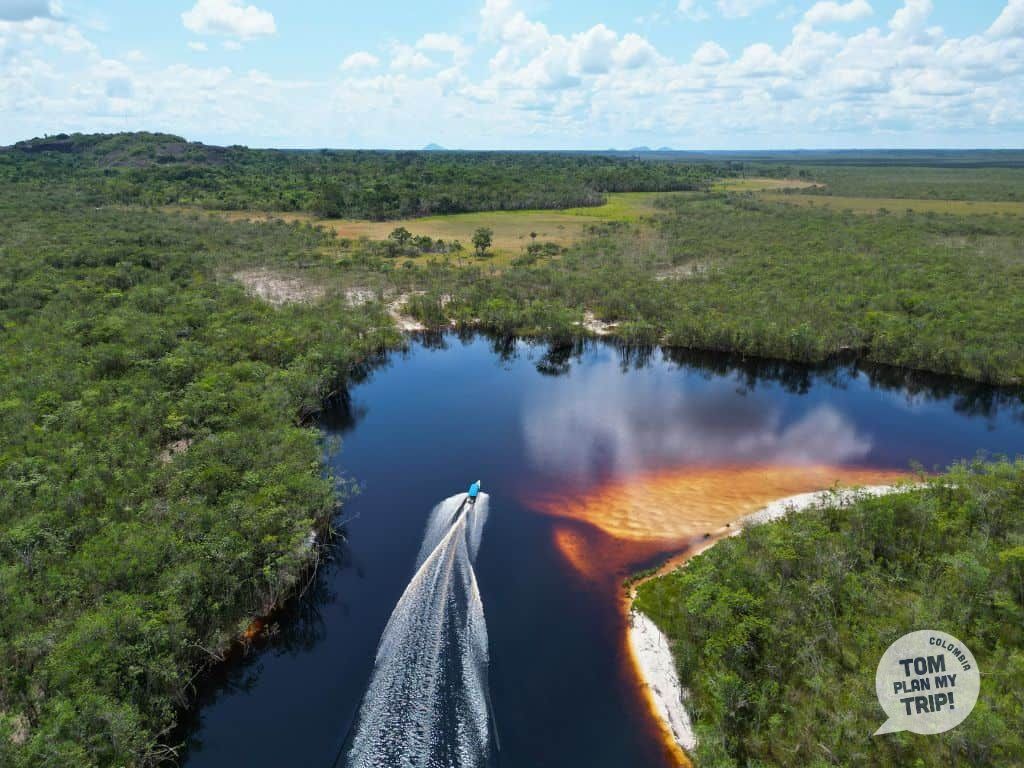 Amazon Gateway - Cerros de Mavecure - Red river close to los 3 cerros