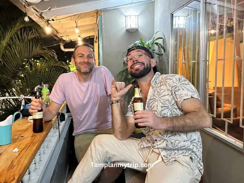 Ambar bar medellin Tom