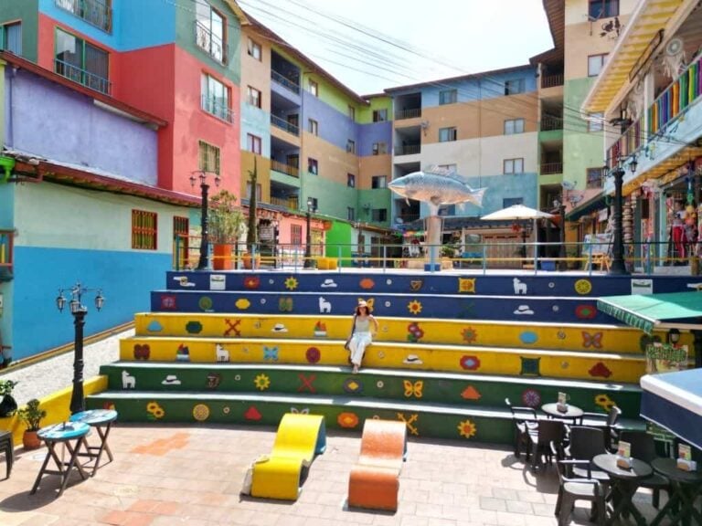 Antioquia - Guatapé - plazoleta de los zocalos - in the village