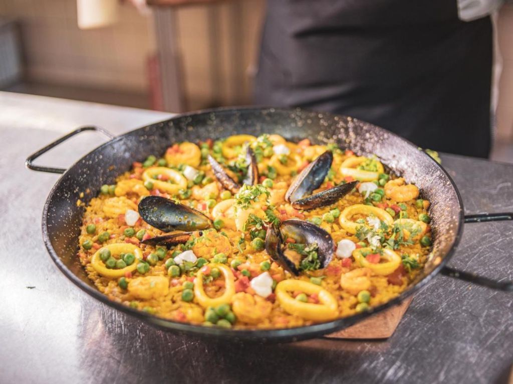 Aura Hotel Baru - Food