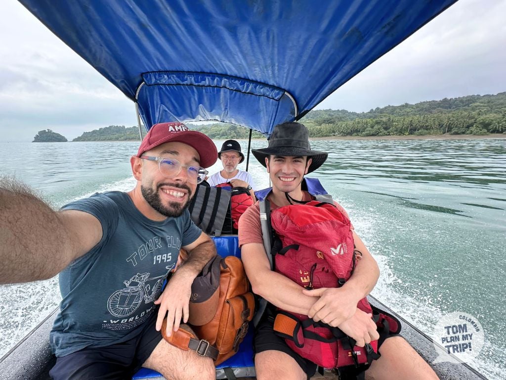 Boat to Arusi Pacific Coast Colombia - tom adrien (1)