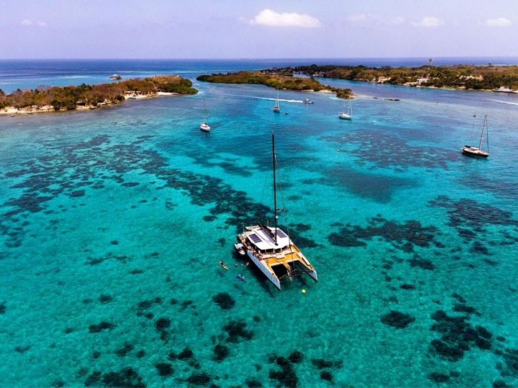Catamaran Rosario islands