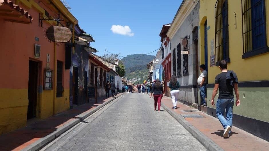 Colorful-street-in-La-Candelaria-Bogota