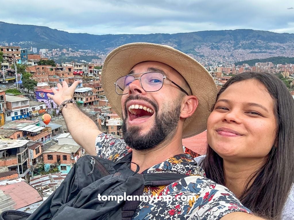 Comuna-13-view of medellin tom aleja
