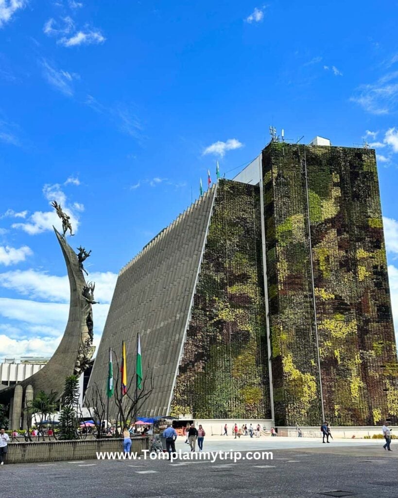 Downtown Medellin Monumento a la raza government buildings (2)