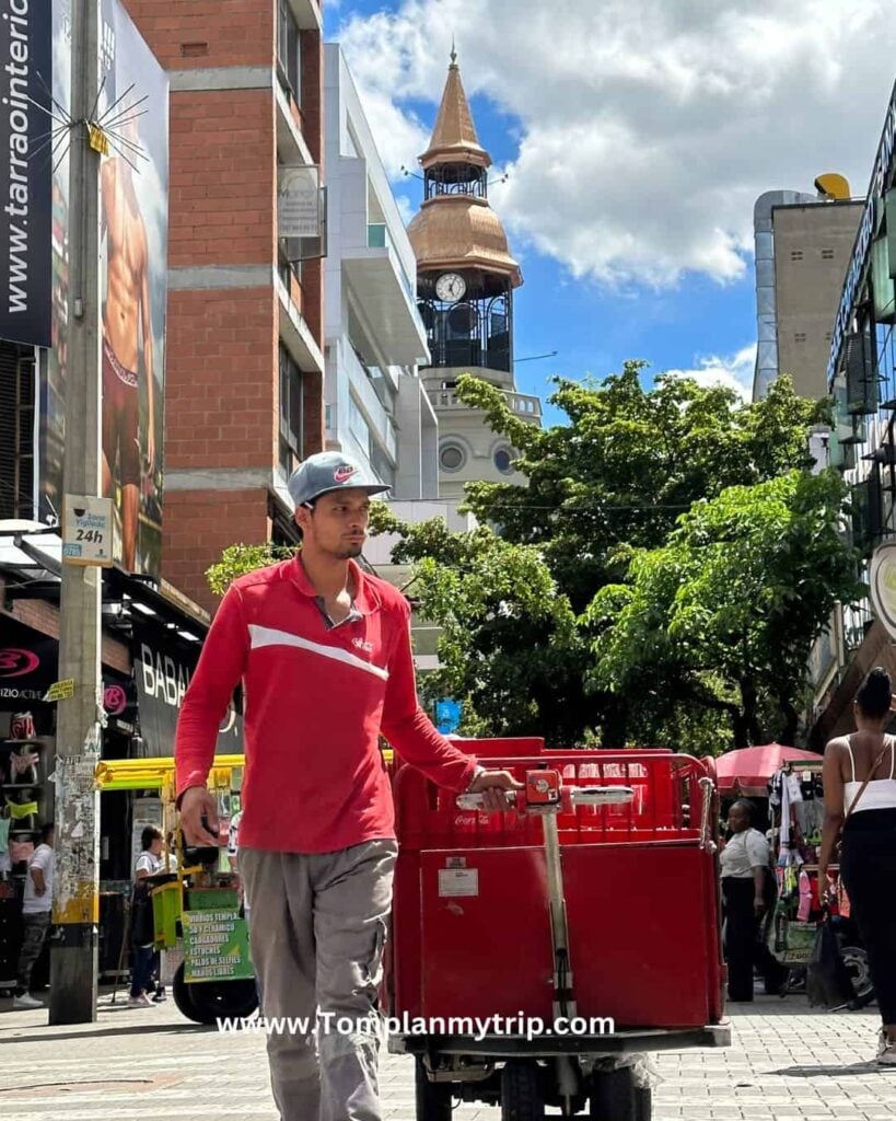 Downtown Medellin seller local (1)