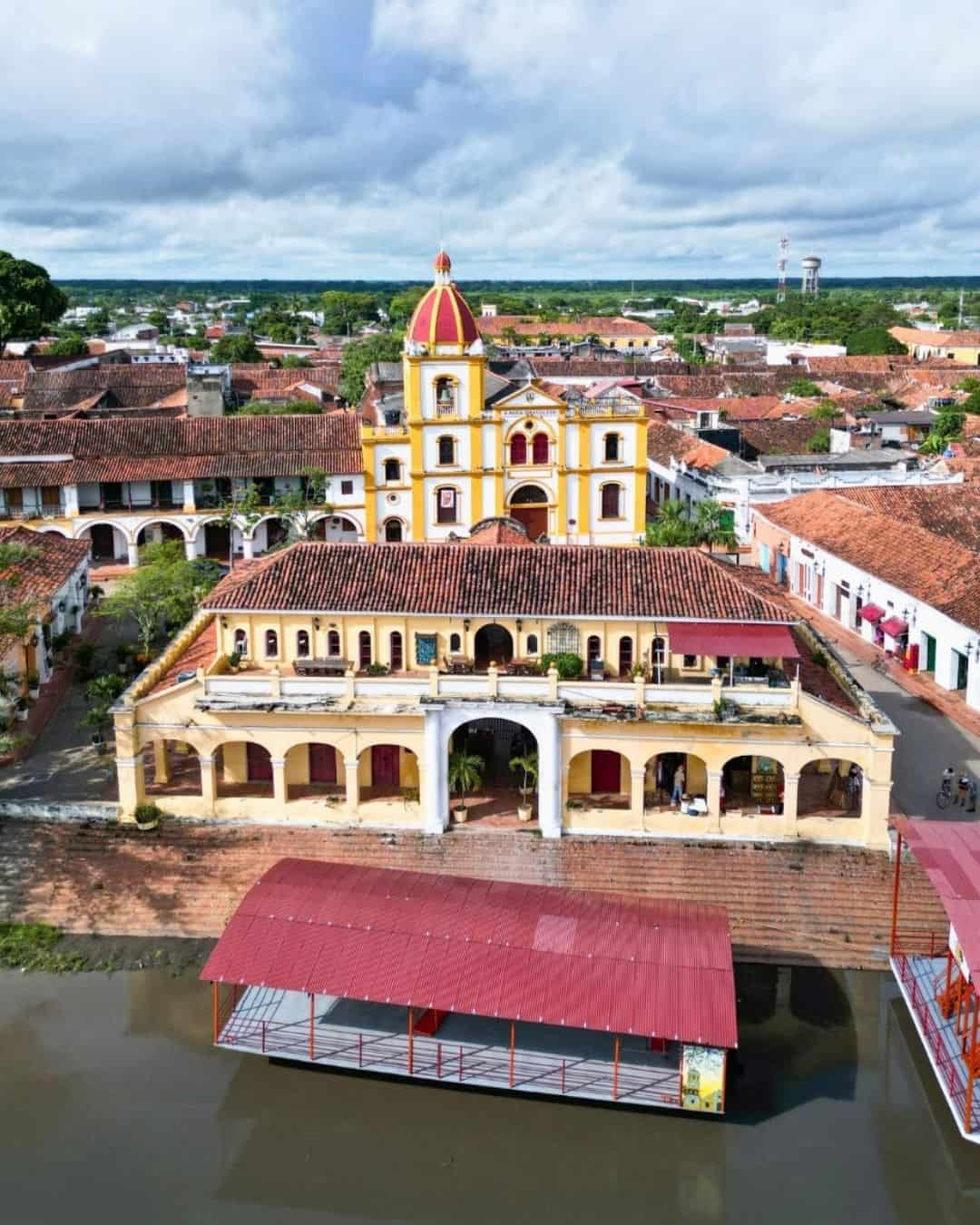 East Caribbean Coast - Santa Cruz de Mompox - Immaculada Concepcion church Vertical