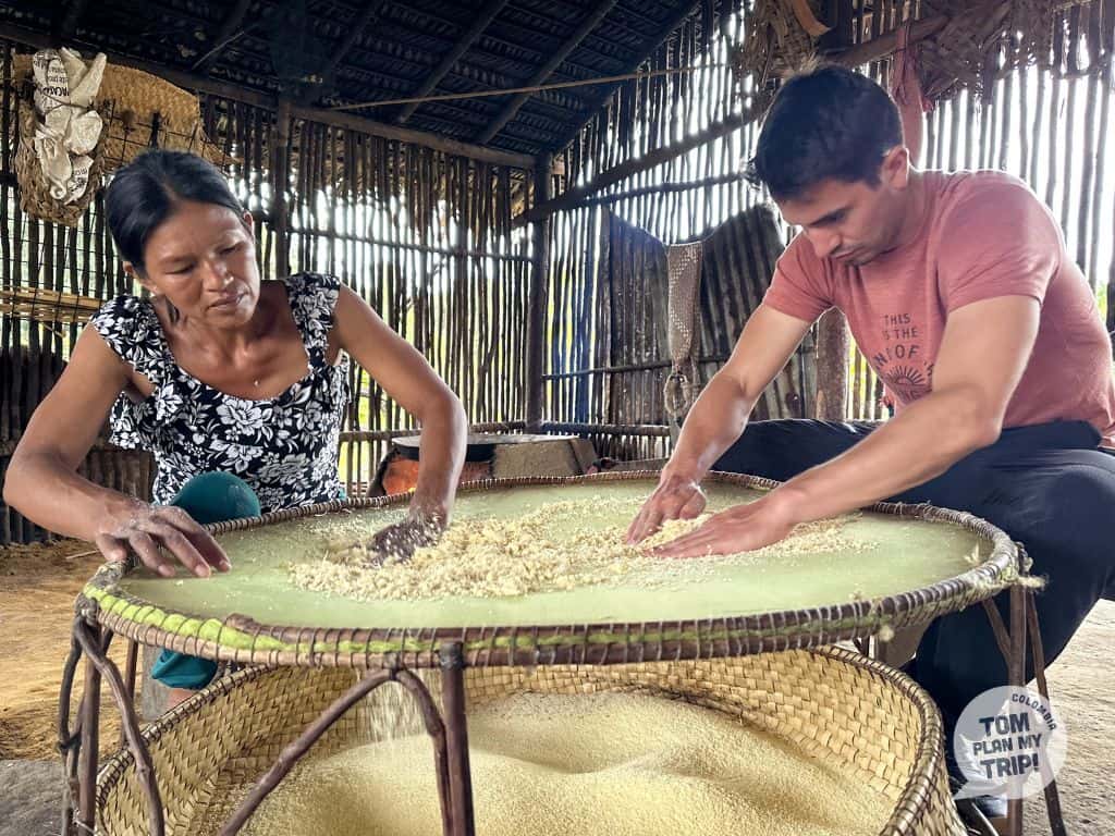 Farine de Yuca with Native Indigenous in Cerros de Mavecure Amazon Gateway - Adrien