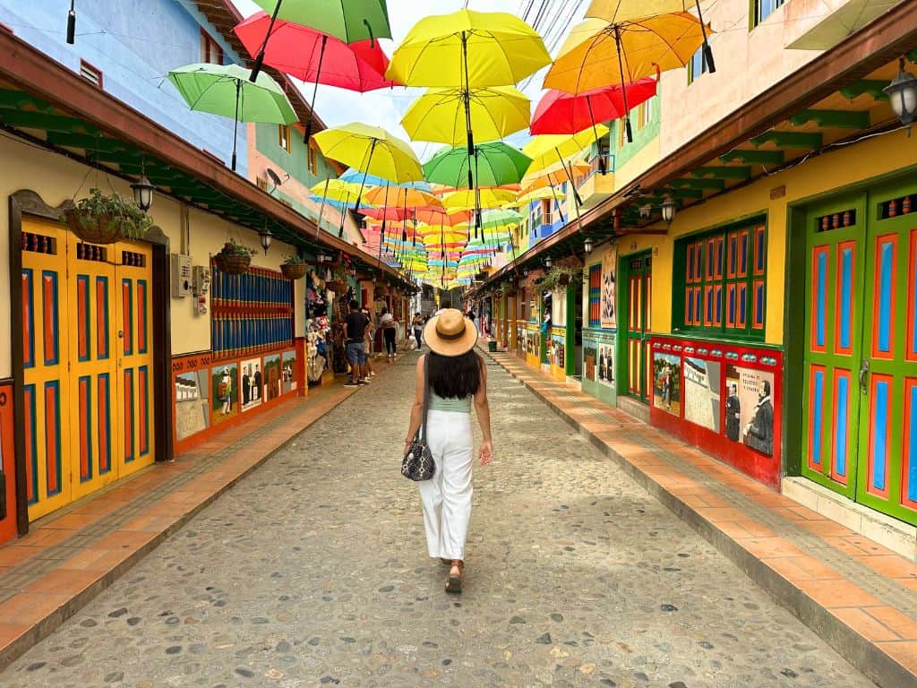Guatape aleja umbrella town
