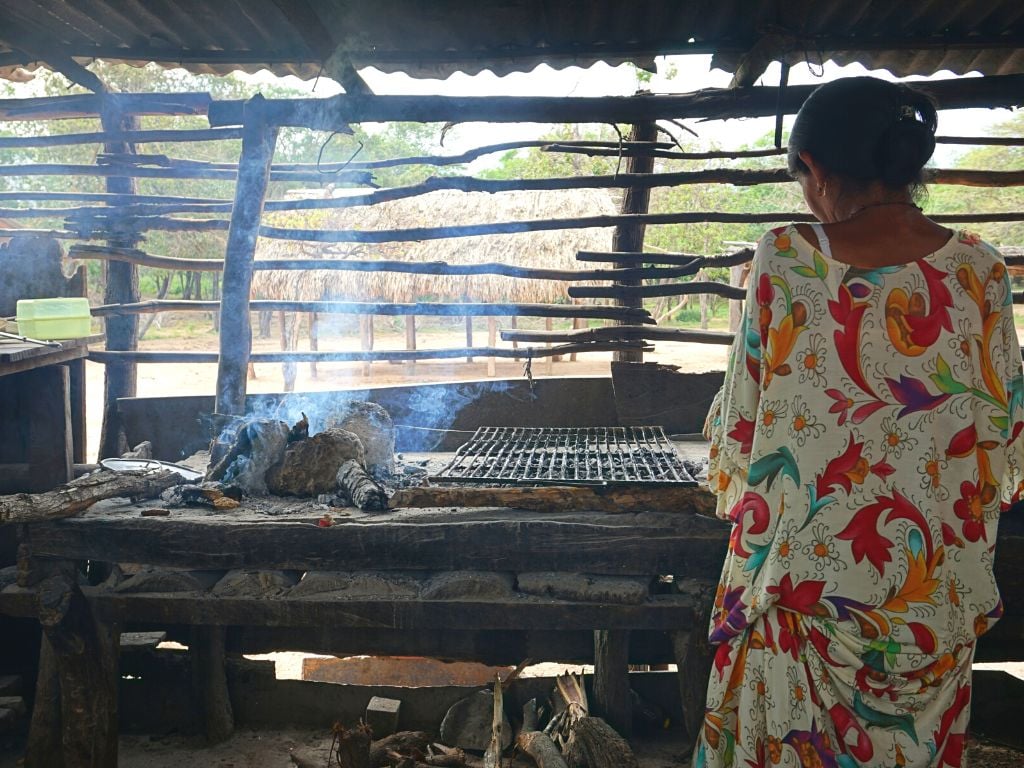 Indigenas Wayuu cooking Riohaha
