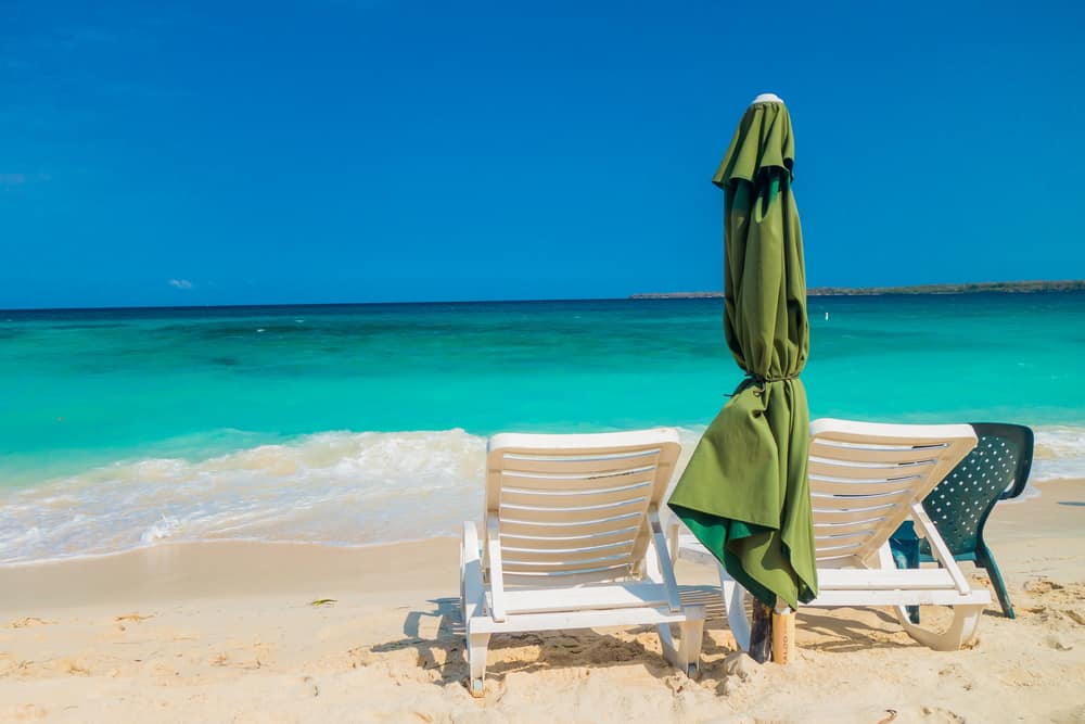 Isla baru Plastic chair blue water