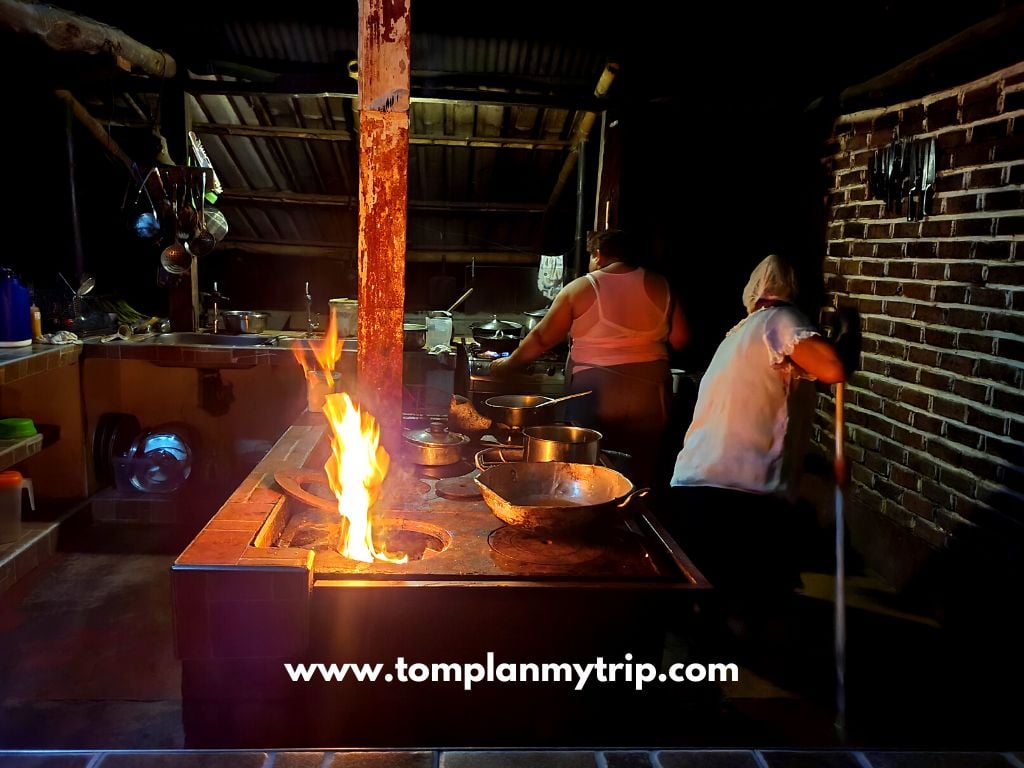 Los Llanos kitchen cooking