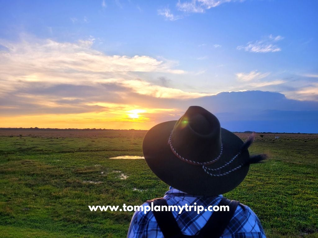 Los Llanos sunset tom hat
