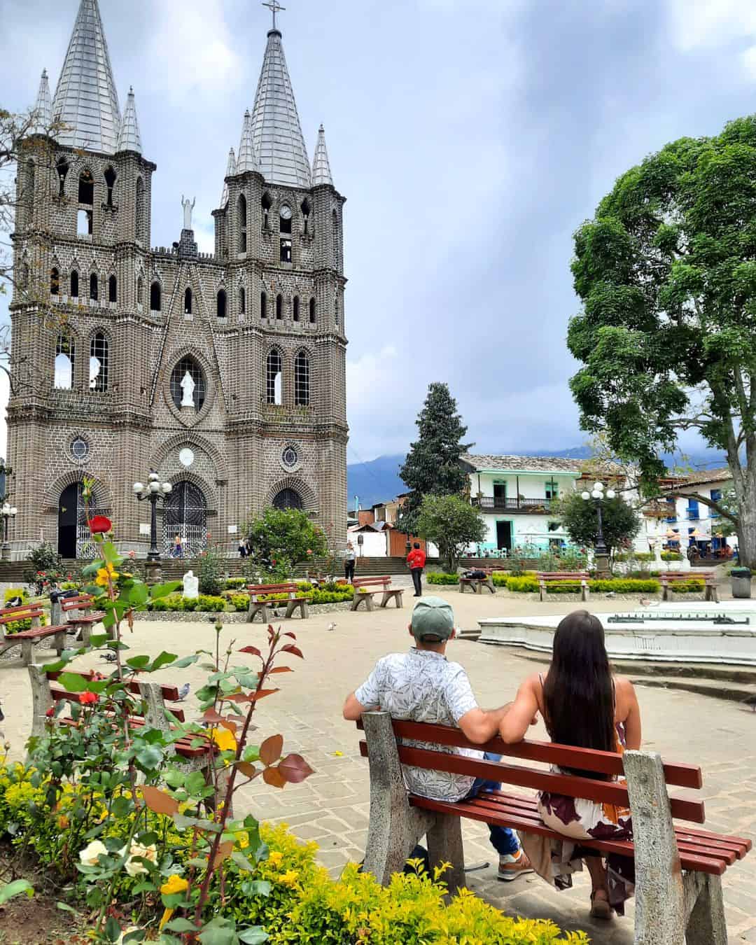 Main square Jardin aleja & tom (1)