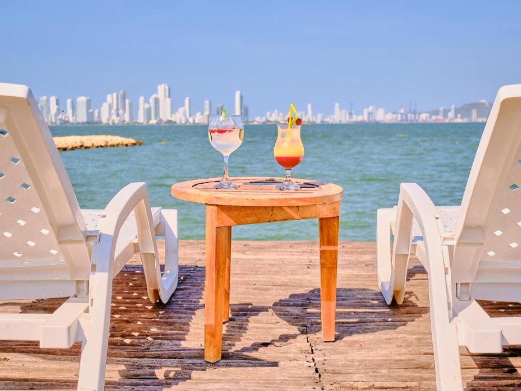 MARAZAO BEACH HOSTEL Tierra Bomba