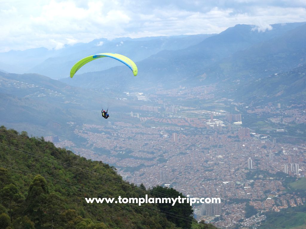 paragliding in San Felix Medellin
