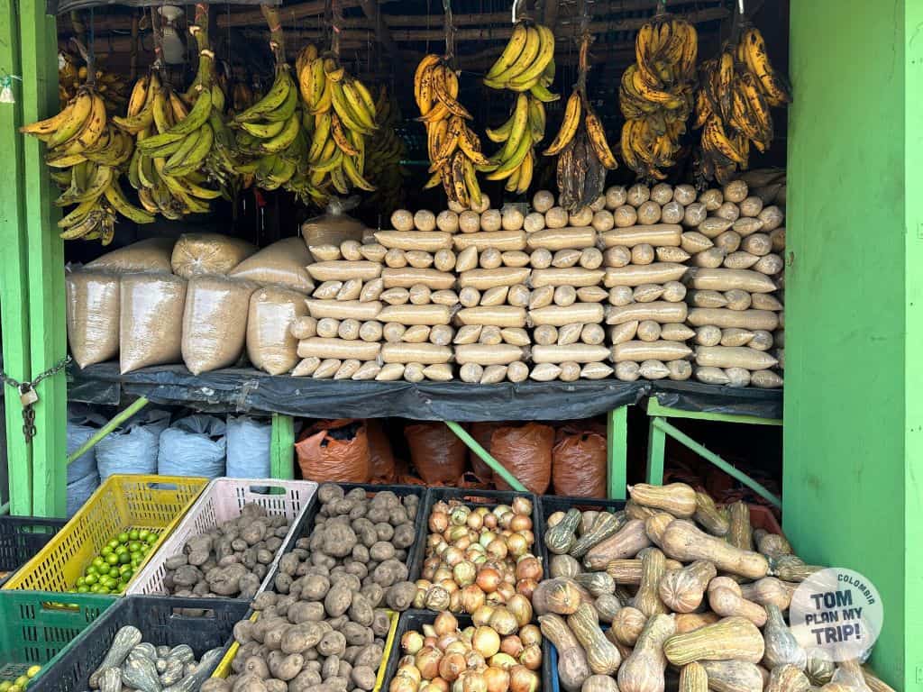 Paujil Market in Inirida Guania Colombia - Amazon Gateway