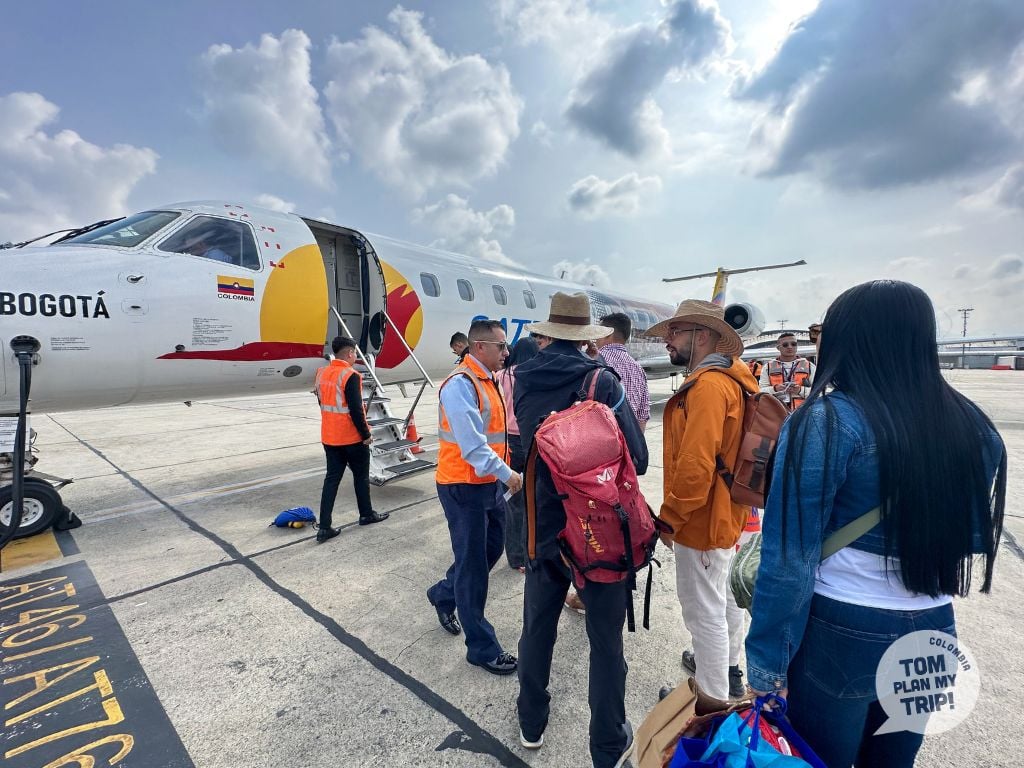 Plane to Inirida - Cerros de Mavecure Amazon Gateway - Tom y adrien