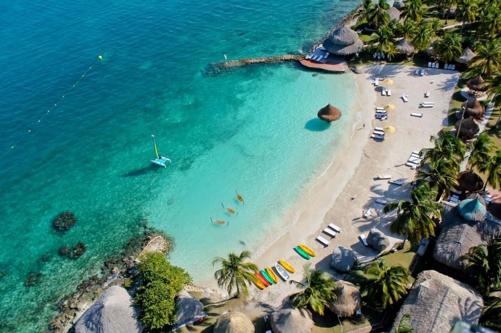 Punta-Faro-Hotel-Isla-Mucura